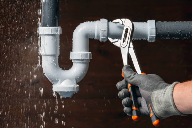 Professional Emergency Plumber technician working in Plantersville, MS